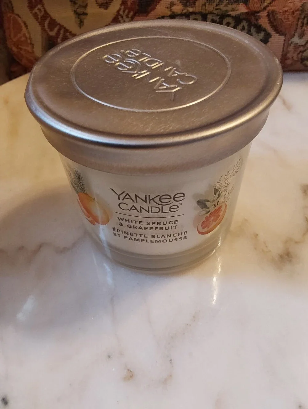 NWT Yankee Candle, White Spruce And Grapefruit, In Glass Container